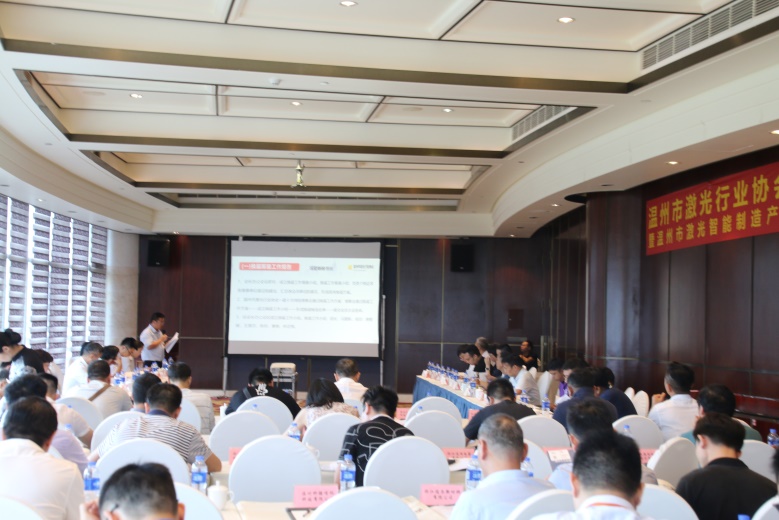 说明: G:\行业协会\展会会议\会议\会员大会\激光行业协会二届一次会员大会照片\IMG_3155.JPG