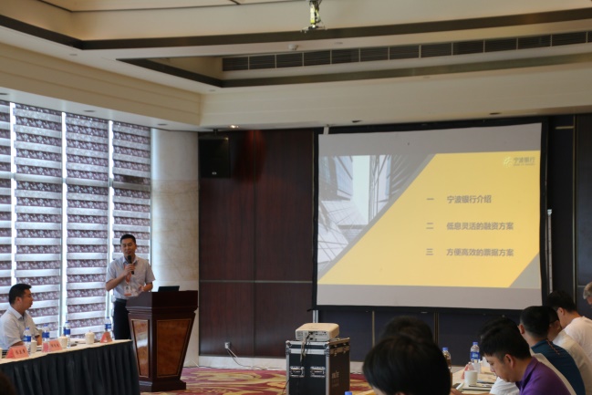 说明: G:\行业协会\展会会议\会议\会员大会\激光行业协会二届一次会员大会照片\IMG_3190.JPG