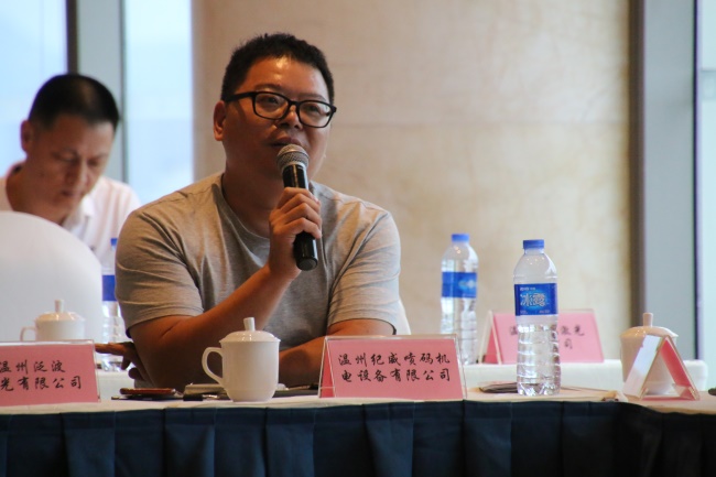 说明: G:\行业协会\展会会议\会议\会员大会\激光行业协会二届一次会员大会照片\IMG_3230.JPG